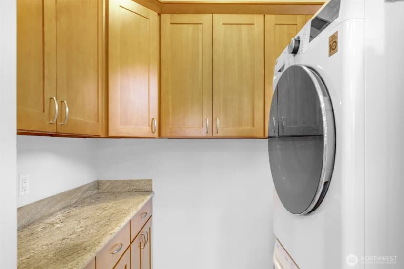 Property photo for 1820 S Weller Street, Seattle photo 12