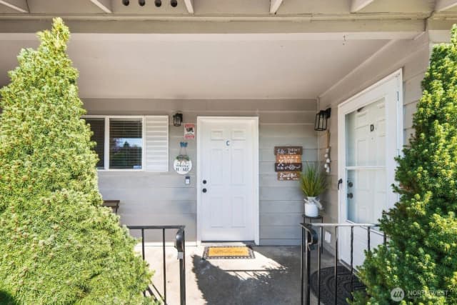 Property photo for 12404 Se 272nd Place #c, Kent photo 2
