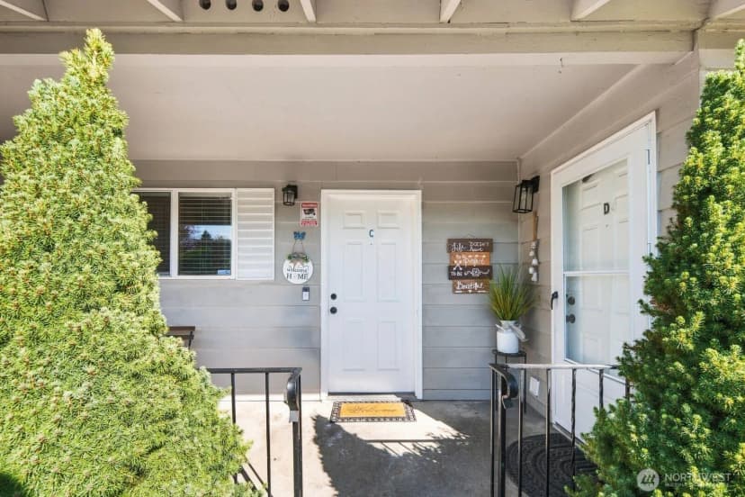 Property photo for 12404 Se 272nd Place #c, Kent photo 2