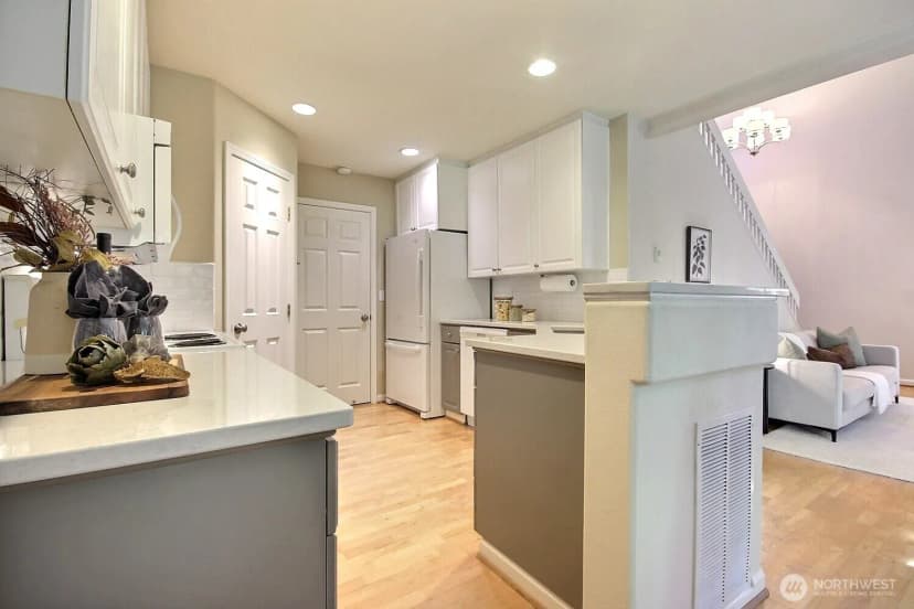 Property photo for 575 Elma Avenue Ne, Renton photo 11