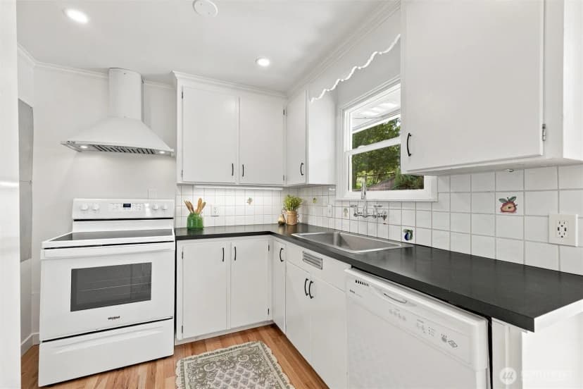 Property photo for 3603 49th Avenue Sw, Seattle photo 12