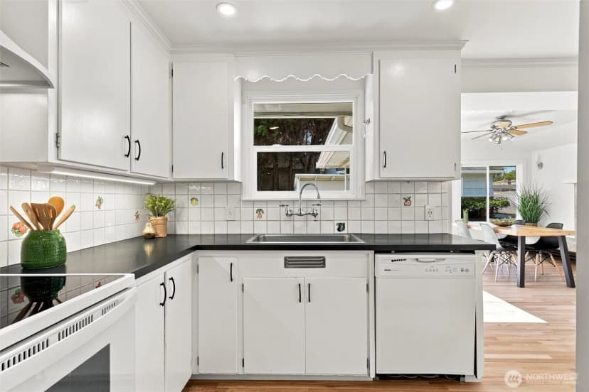 Property photo for 3603 49th Avenue Sw, Seattle photo 14