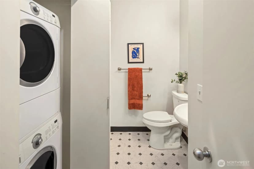 Property photo for 2414 1st Avenue #304, Seattle photo 15