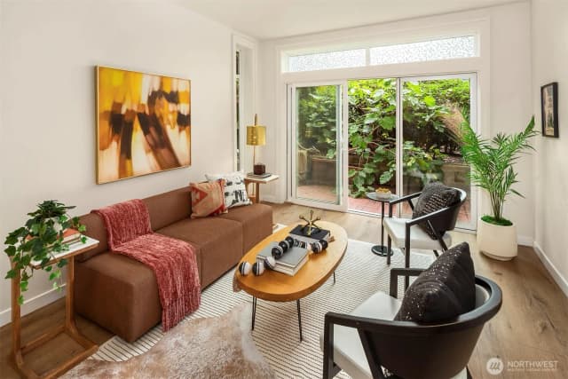 Property photo for 2414 1st Avenue #304, Seattle photo 4