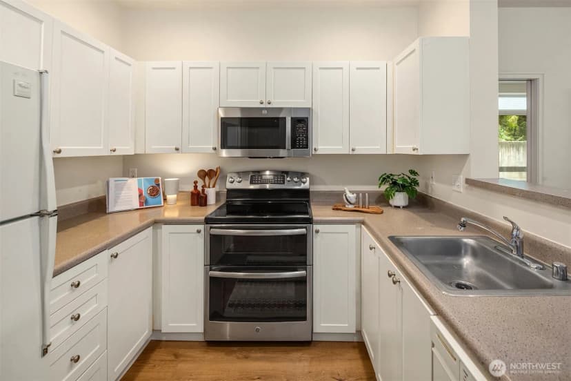 Property photo for 2414 1st Avenue #304, Seattle photo 11