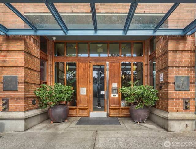 Property photo for 2414 1st Avenue #304, Seattle photo 2
