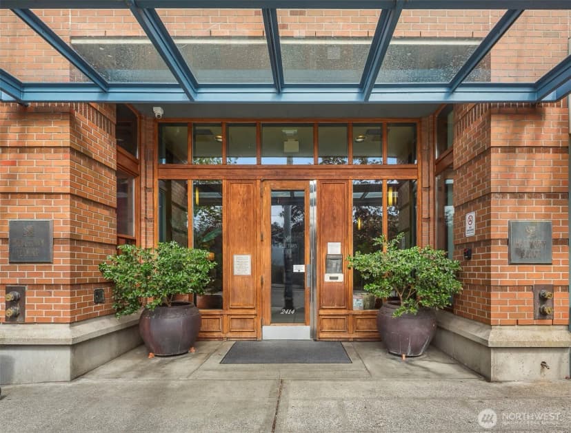 Property photo for 2414 1st Avenue #304, Seattle photo 2