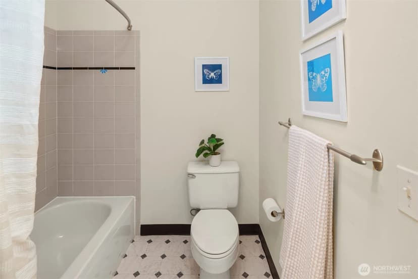 Property photo for 2414 1st Avenue #304, Seattle photo 24