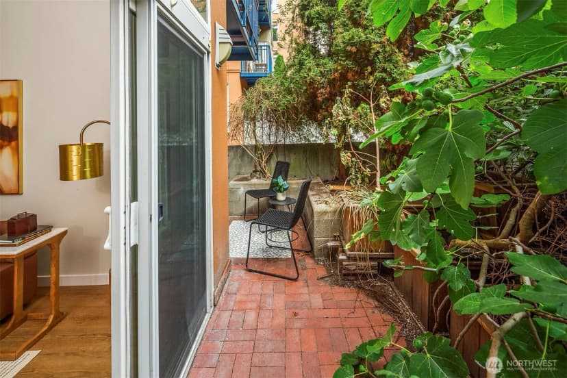 Property photo for 2414 1st Avenue #304, Seattle photo 13