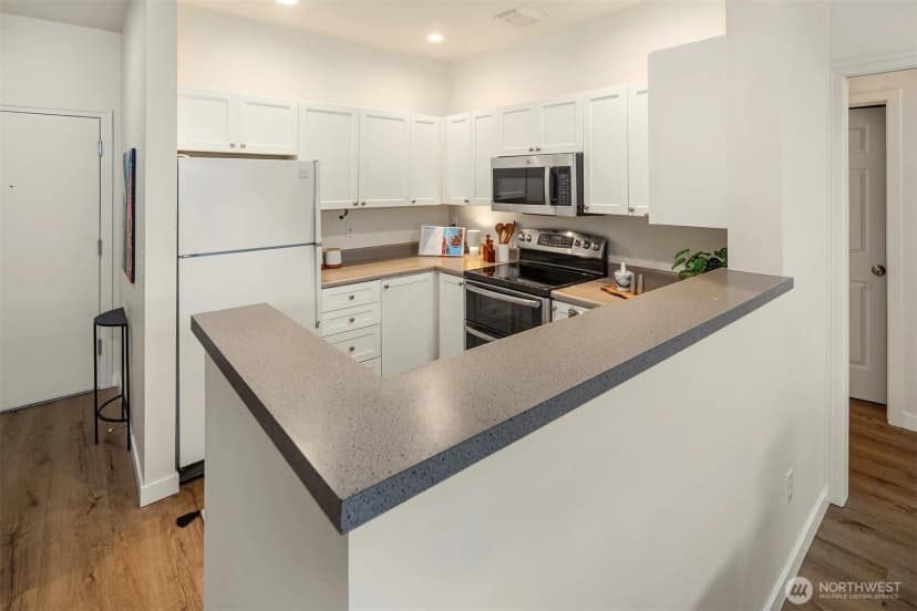 Property photo for 2414 1st Avenue #304, Seattle photo 10