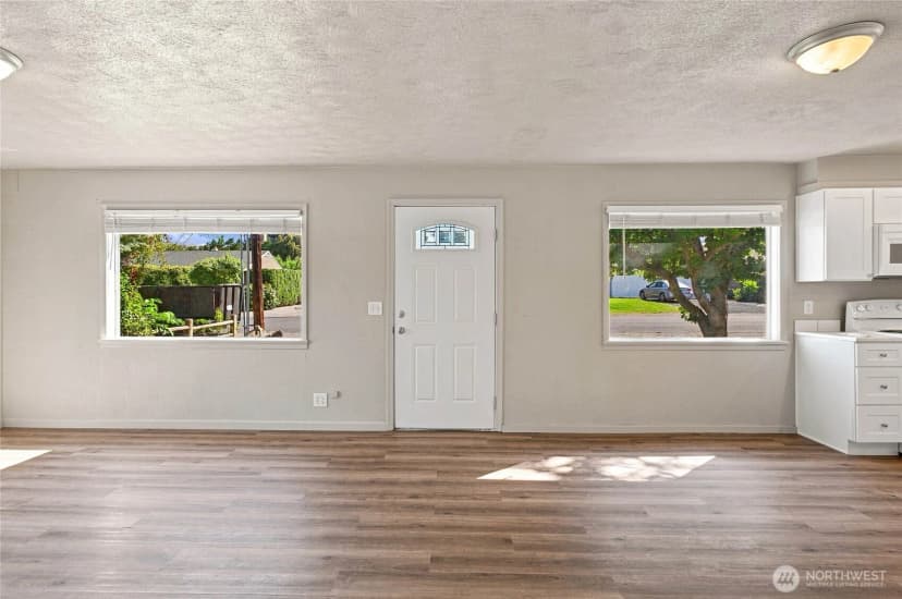 Property photo for 64 N James Avenue, East Wenatchee photo 3