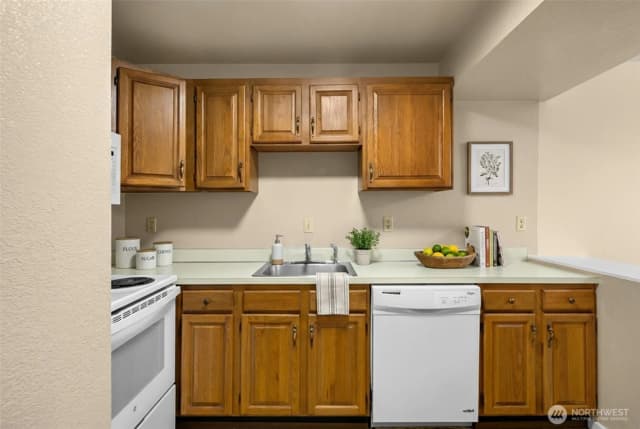 Property photo for 3024 Ne 143rd Street #103, Seattle photo 2