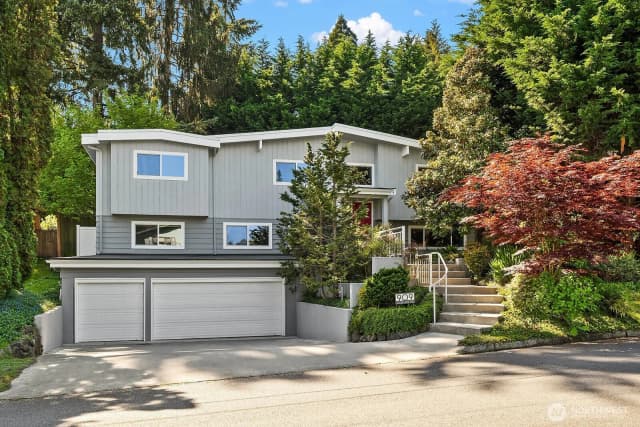 Property photo for 909 110th Avenue Se, Bellevue