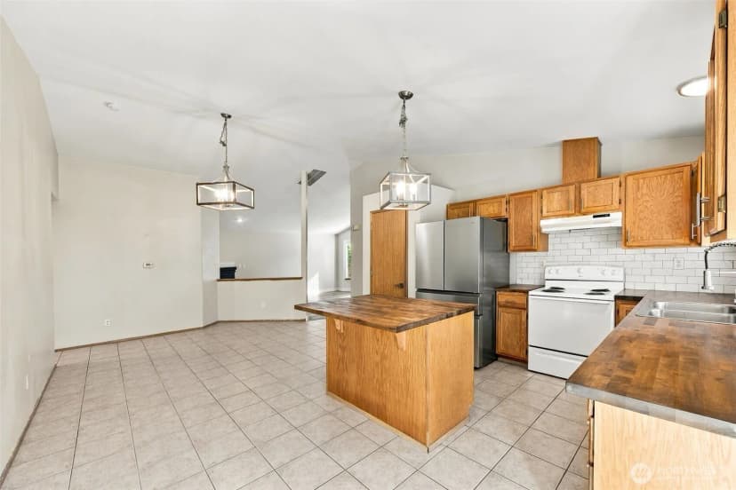 Property photo for 22422 45th Avenue E, Spanaway photo 8