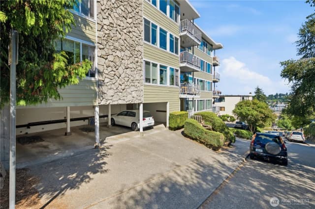 Property photo for 3600 25th Avenue W, Seattle photo 2