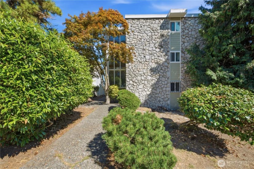 Property photo for 3600 25th Avenue W, Seattle photo 4