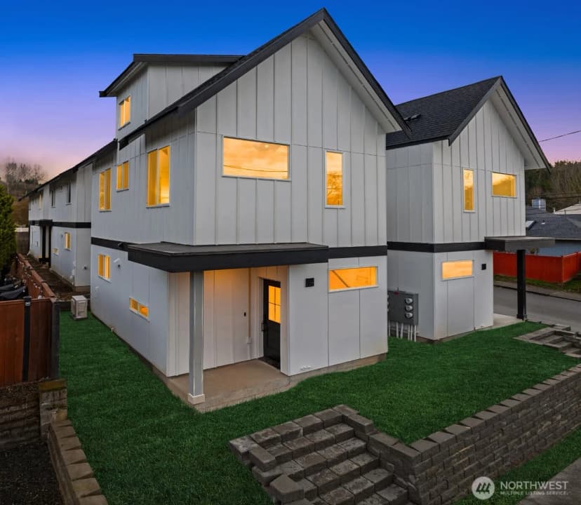 Property photo for 9004 5th Avenue S, Seattle photo 2
