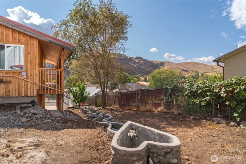 Property photo for 505 Beach Street, Pateros photo 15