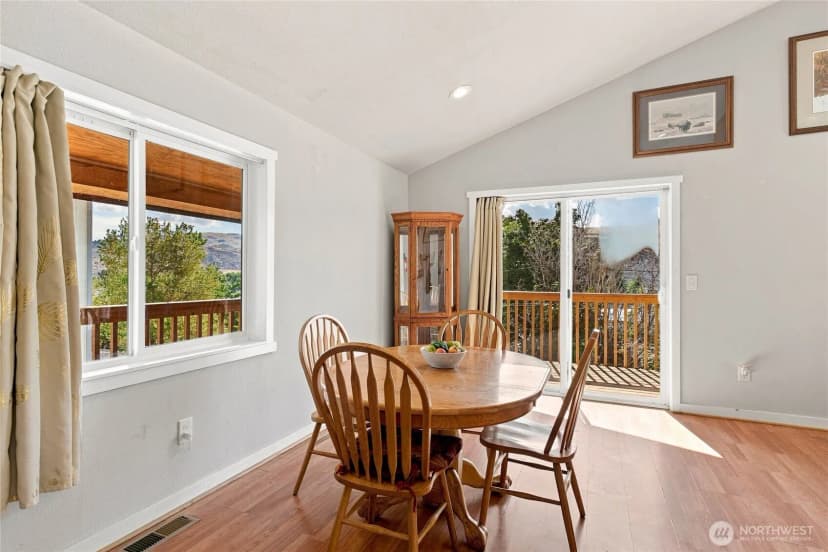 Property photo for 505 Beach Street, Pateros photo 11