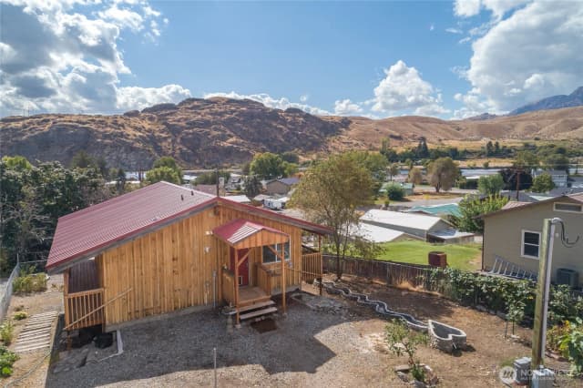 Property photo for 505 Beach Street, Pateros photo 4