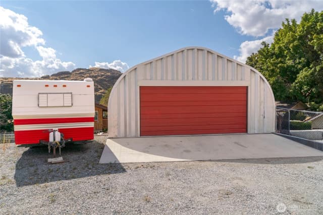 Property photo for 505 Beach Street, Pateros photo 3