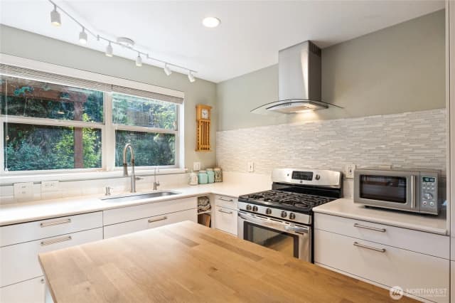 Property photo for 6000 17th Avenue Sw #23, Seattle photo 4