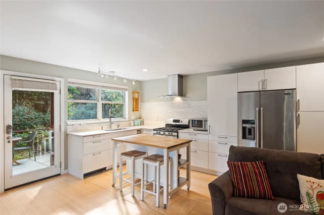 Property photo for 6000 17th Avenue Sw #23, Seattle photo 3