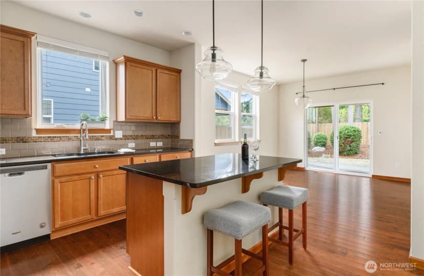 Property photo for 1851 Sw Downfield Way, Oak Harbor photo 9