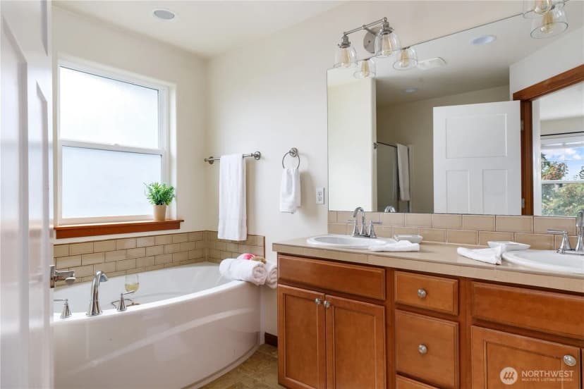 Property photo for 1851 Sw Downfield Way, Oak Harbor photo 22