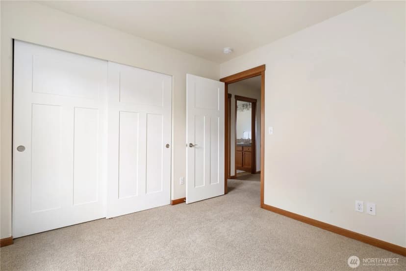 Property photo for 1851 Sw Downfield Way, Oak Harbor photo 32