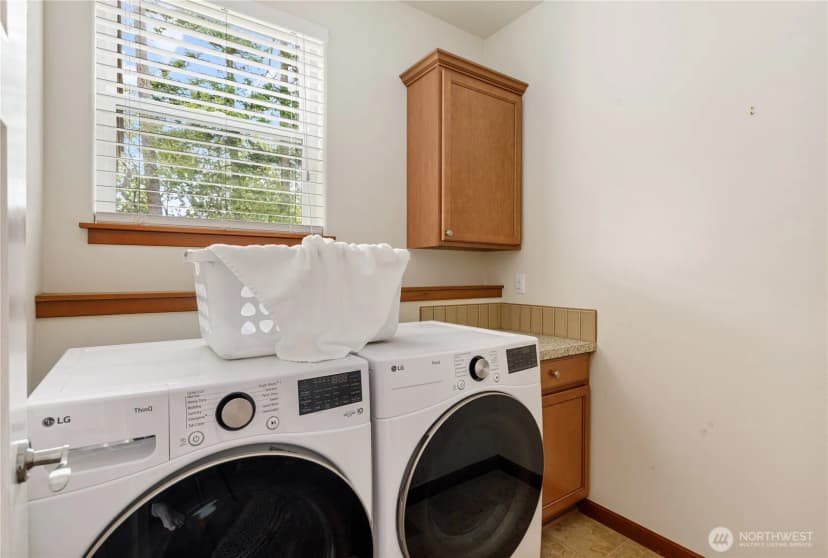 Property photo for 1851 Sw Downfield Way, Oak Harbor photo 16