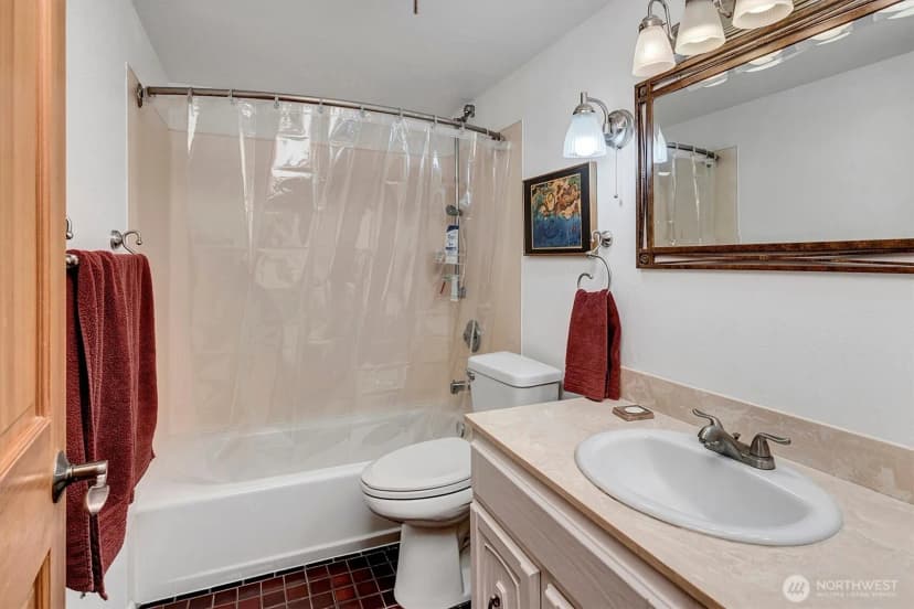 Property photo for 1001 Queen Anne Avenue N #401, Seattle photo 20