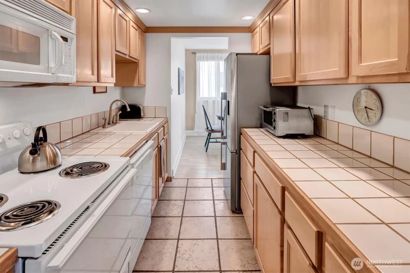Property photo for 1001 Queen Anne Avenue N #401, Seattle photo 17