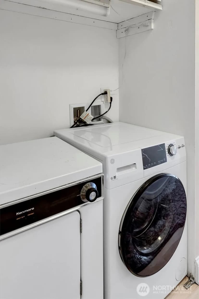 Property photo for 1001 Queen Anne Avenue N #401, Seattle photo 21