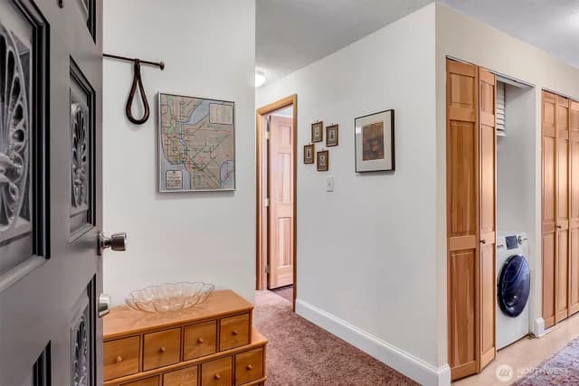 Property photo for 1001 Queen Anne Avenue N #401, Seattle photo 4