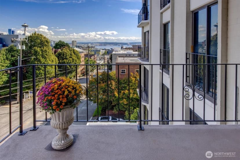 Property photo for 1001 Queen Anne Avenue N #401, Seattle photo 11
