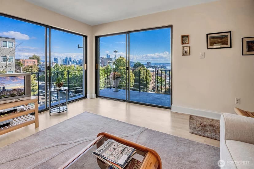 Property photo for 1001 Queen Anne Avenue N #401, Seattle photo 10