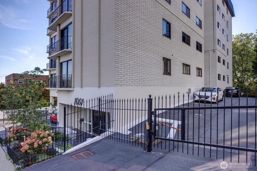 Property photo for 1001 Queen Anne Avenue N #401, Seattle photo 28