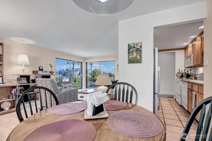 Property photo for 1001 Queen Anne Avenue N #401, Seattle photo 15
