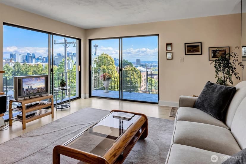 Property photo for 1001 Queen Anne Avenue N #401, Seattle photo 8