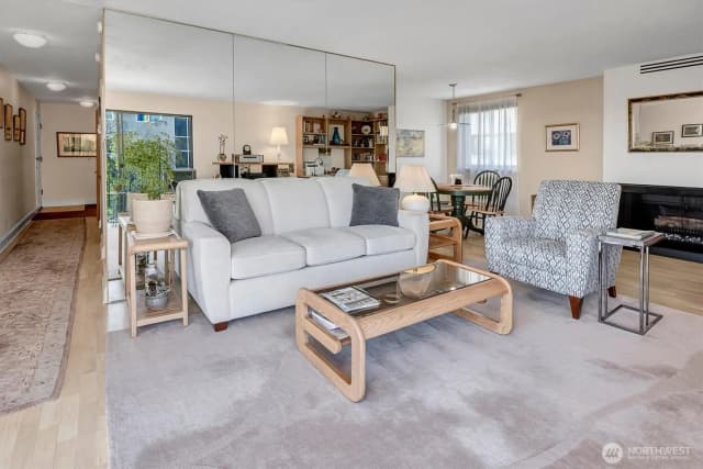 Property photo for 1001 Queen Anne Avenue N #401, Seattle photo 5