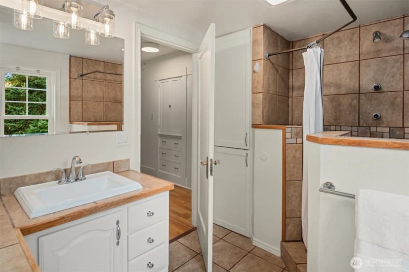 Property photo for 1736 Palm Avenue Sw, Seattle photo 18
