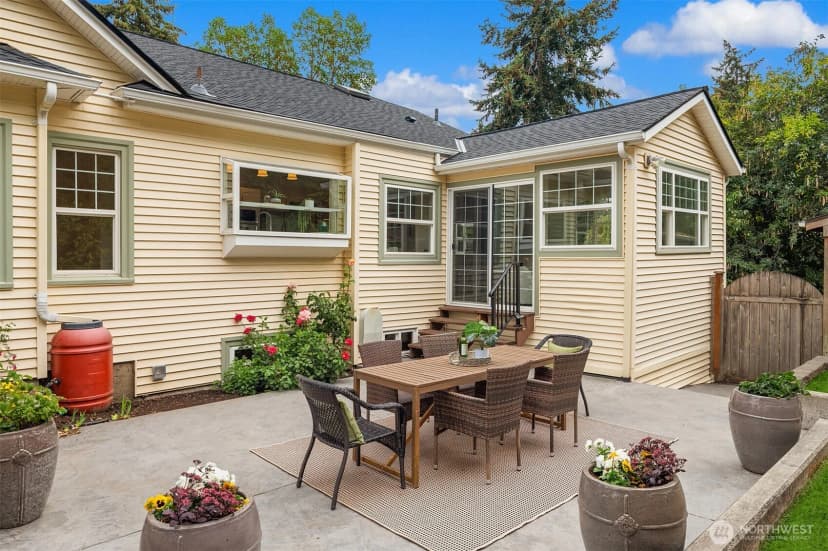 Property photo for 1736 Palm Avenue Sw, Seattle photo 15