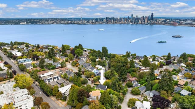 Property photo for 1736 Palm Avenue Sw, Seattle photo 3