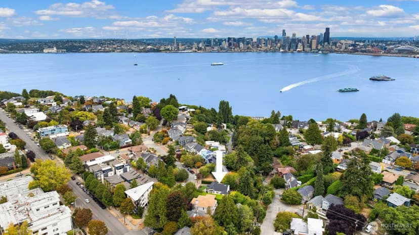 Property photo for 1736 Palm Avenue Sw, Seattle photo 3