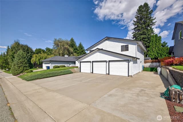 Property photo for 717 12th Street Ne, East Wenatchee photo 3