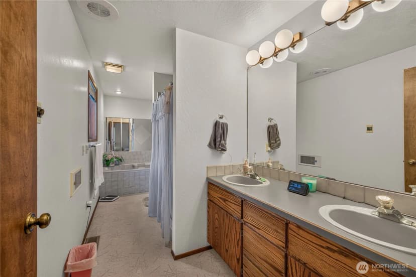 Property photo for 717 12th Street Ne, East Wenatchee photo 24