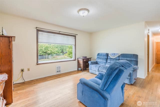Property photo for 2703 Maple Street, Bremerton photo 4