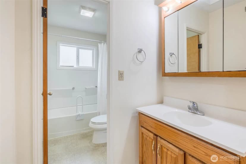 Property photo for 2703 Maple Street, Bremerton photo 11