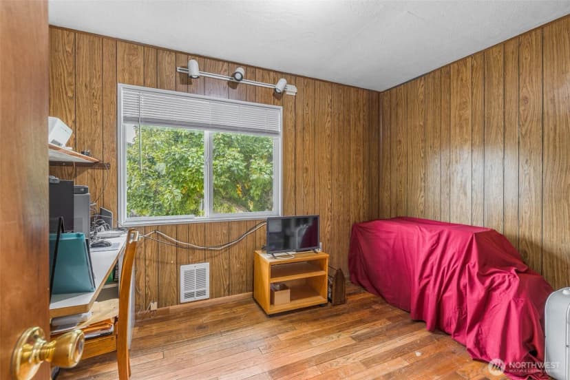 Property photo for 2703 Maple Street, Bremerton photo 12